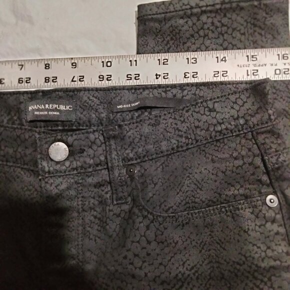Banana Republic Women’s 29 Mid Rise Skinny Jeans Black Snake Print Stretch Denim - Picture 2 of 6
